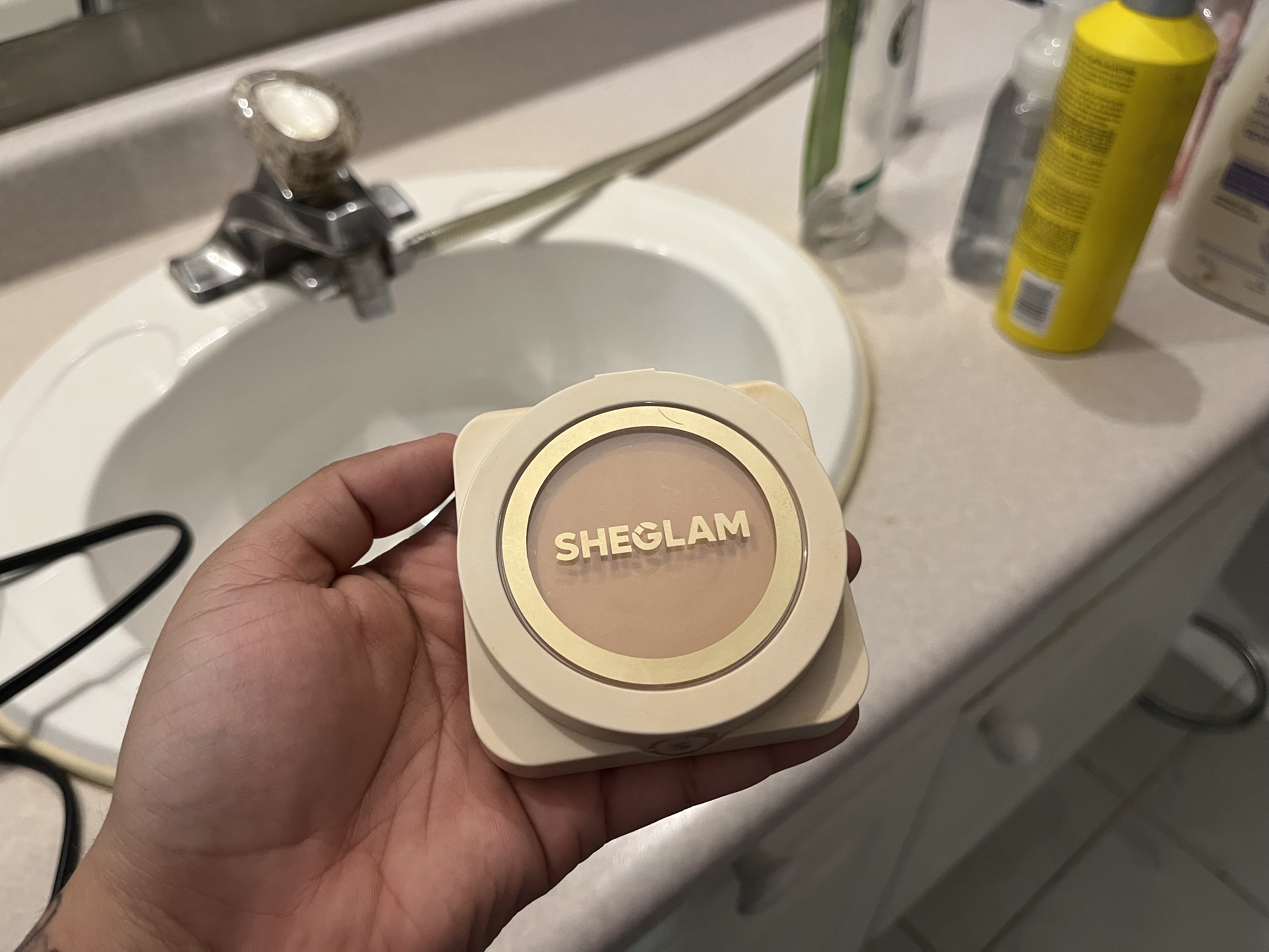 This is the sound of the compact powder lid being opened and closed, making a soft plastic click as it snaps shut and a light pop when it opens.